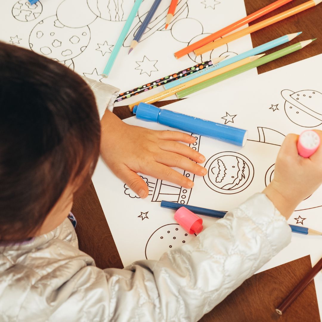 child coloring on drawings