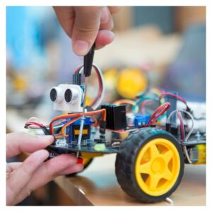 Student constructs mechanic car/robot