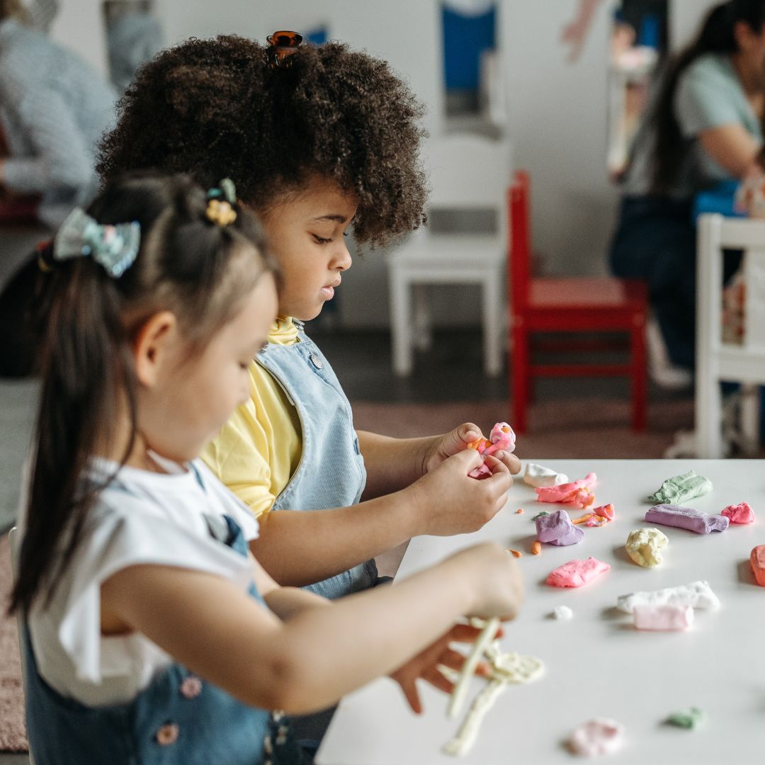 2 toddlers making craft